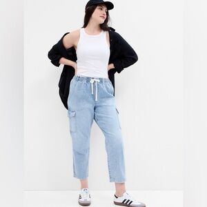 Gap Mid Rise Easy Cargo Jeans